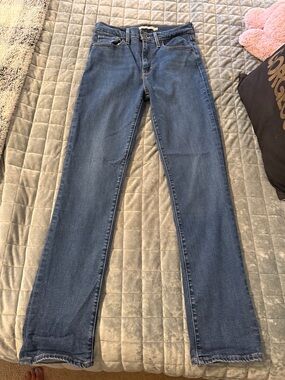 Levi's Women's 28 High-Rise Straight-Leg Stretchy Jeans